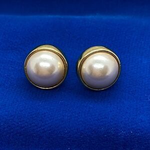 💛 Vintage Gold Tone Faux Pearl Earrings